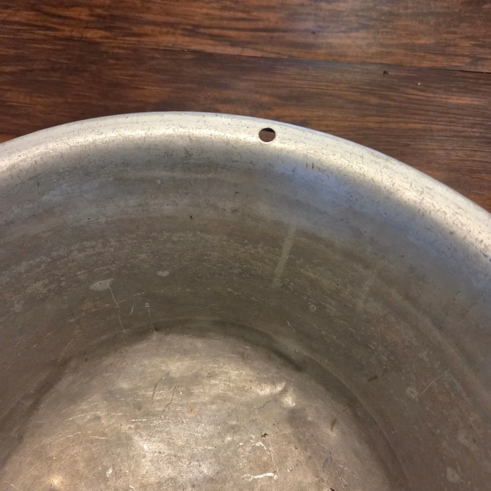 Vintage Large Aluminum Wash Basin Round Metal Farmhouse Tub 15.5 Inch